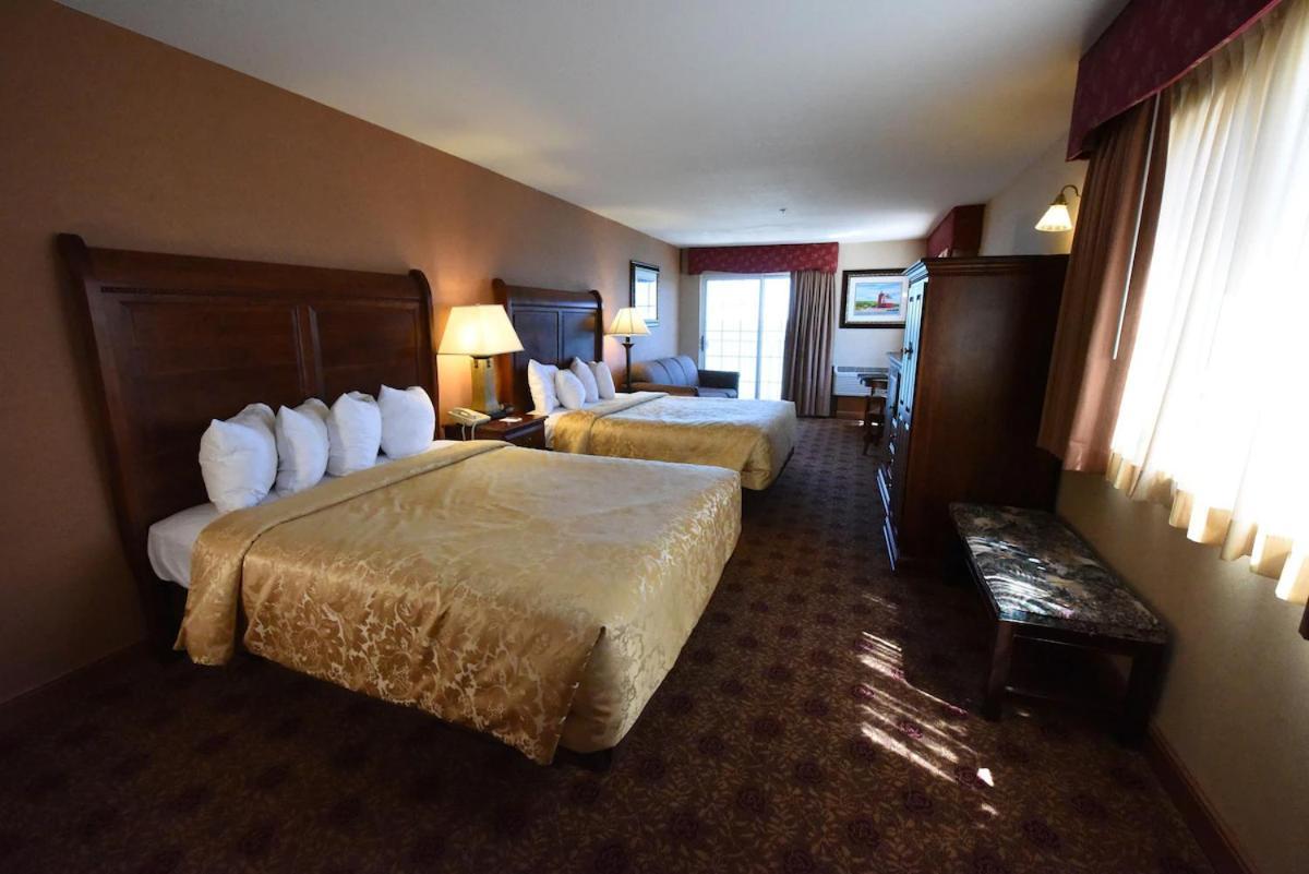 Grand Mackinaw Beachfront And Waterpark Mackinaw City Kültér fotó